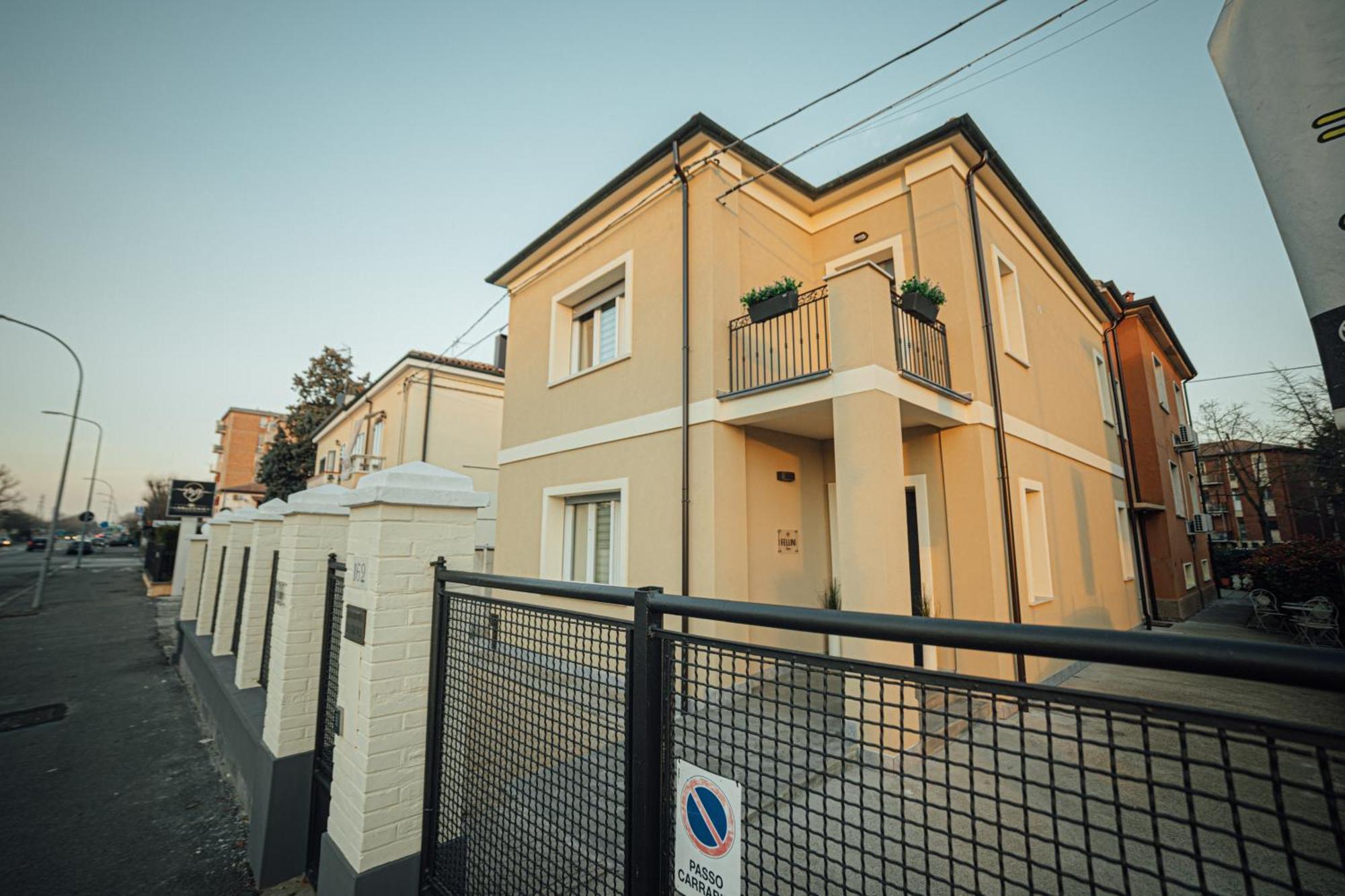 Fellini Rooms Ferrara Exterior photo